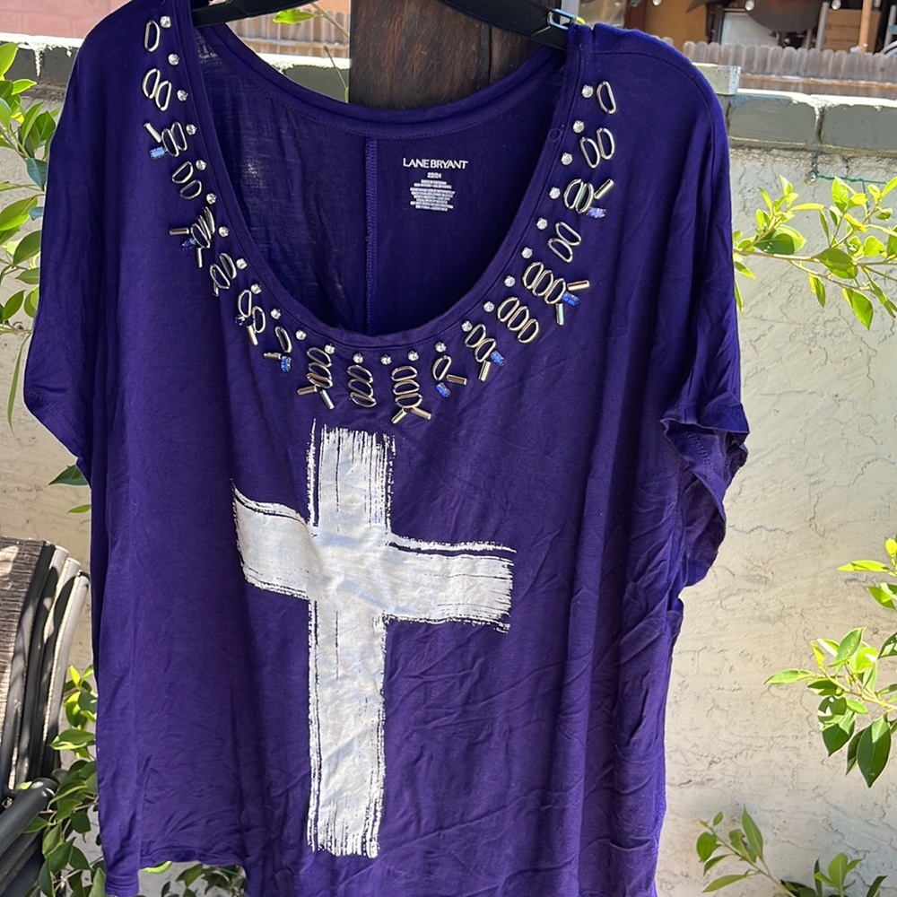 Lane Bryant 22/24 purple top with white cross, plus size